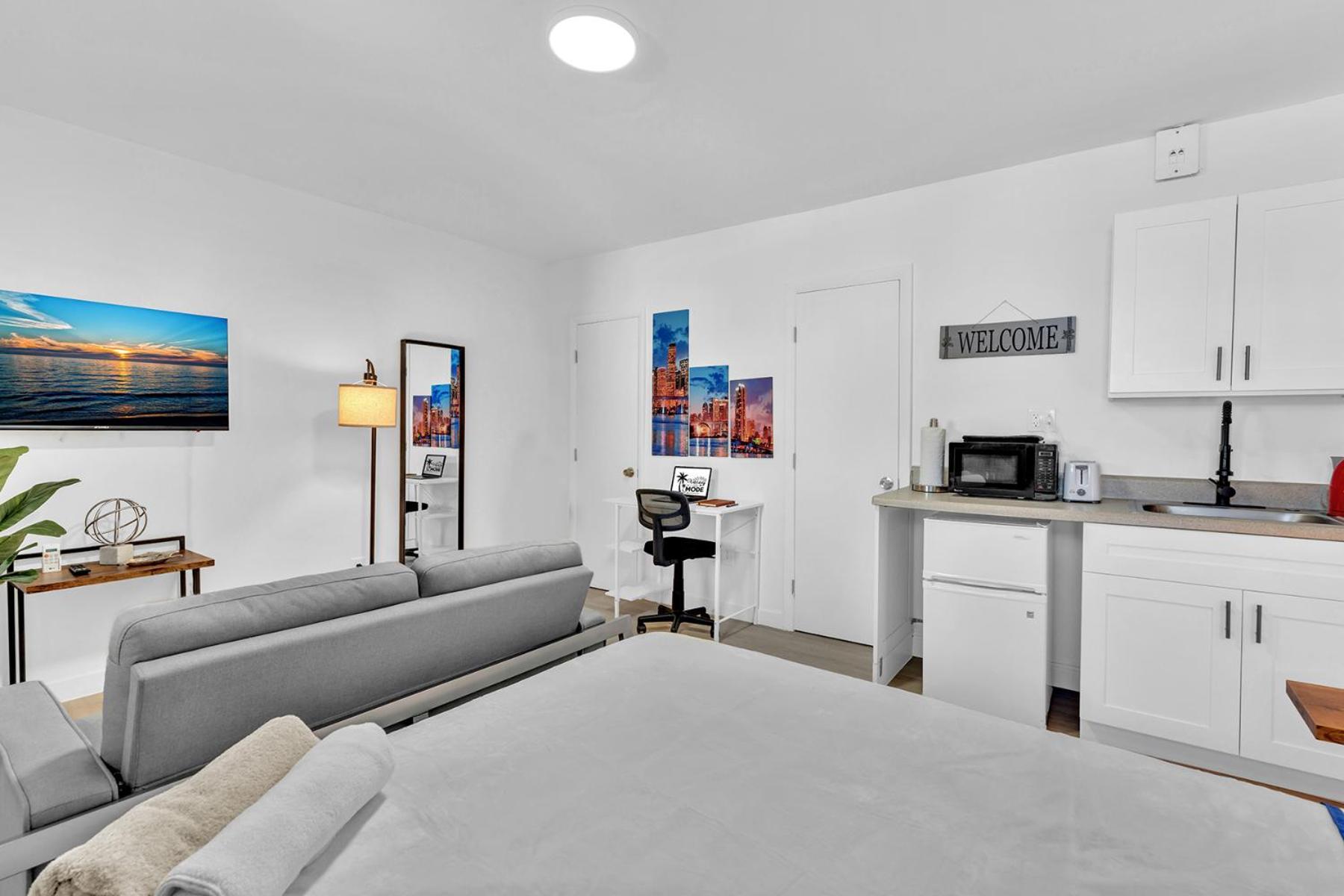 Young Circle & Hollywood Blvd Posh Studio Suite 외부 사진